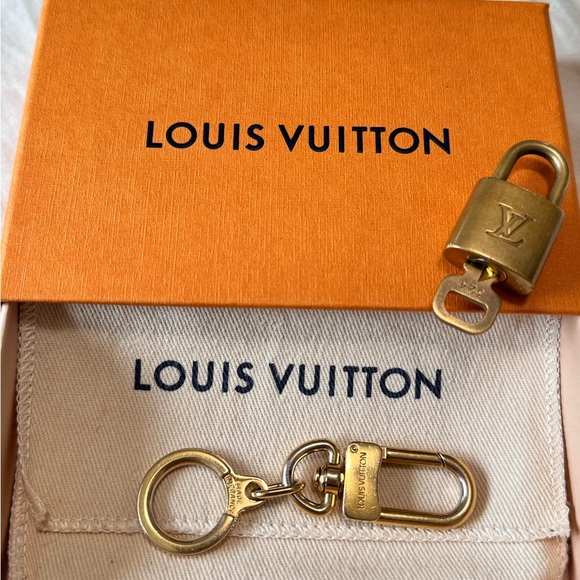 LOUIS VUITTON Chain Extendor & Lock and Key - Picture 3 of 8